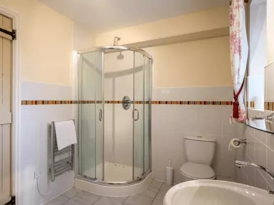 Stanton Holiday Cottage bathroom