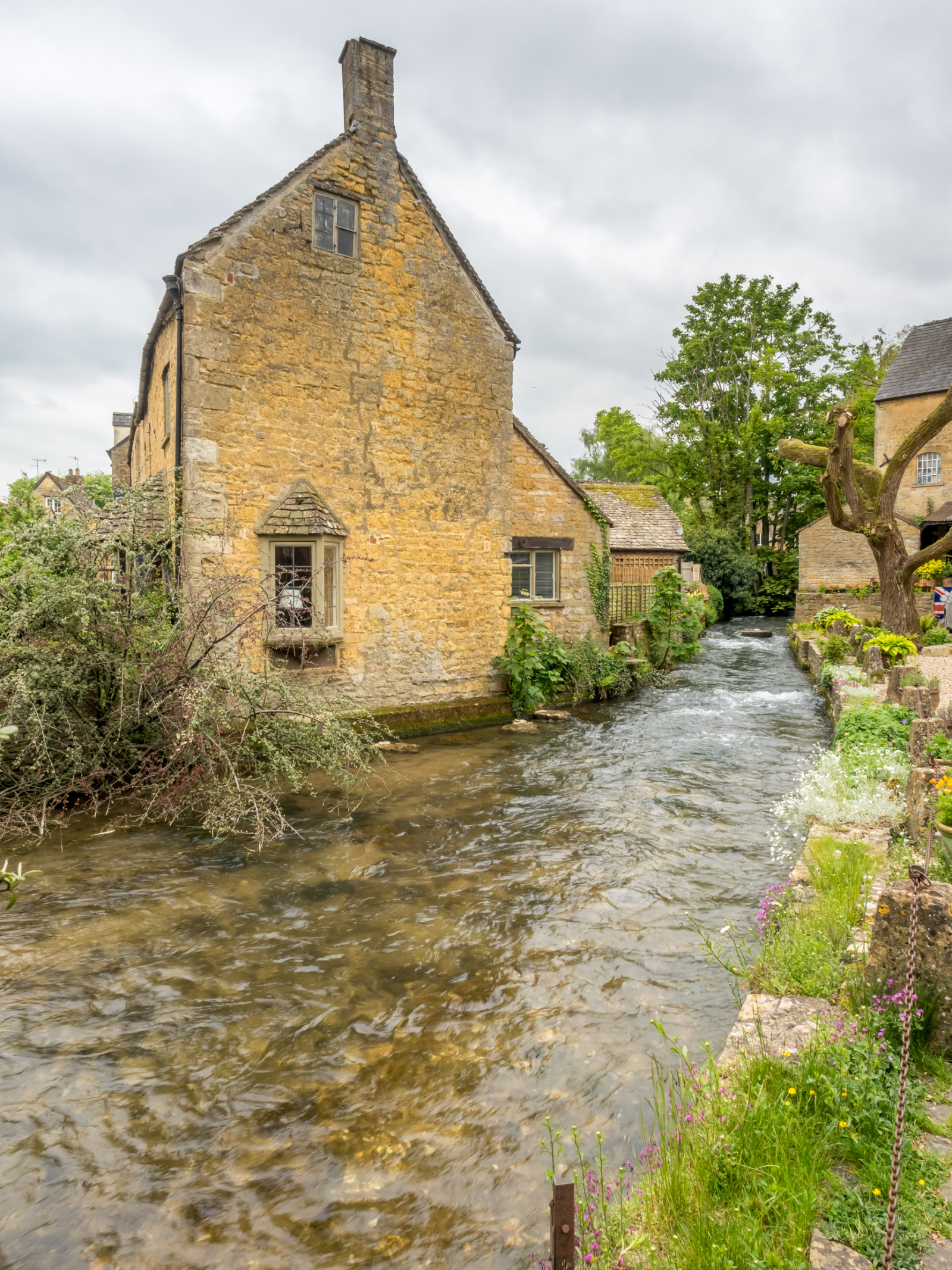 Bourton-on-the-Water - Prettiest Places In The Cotswolds